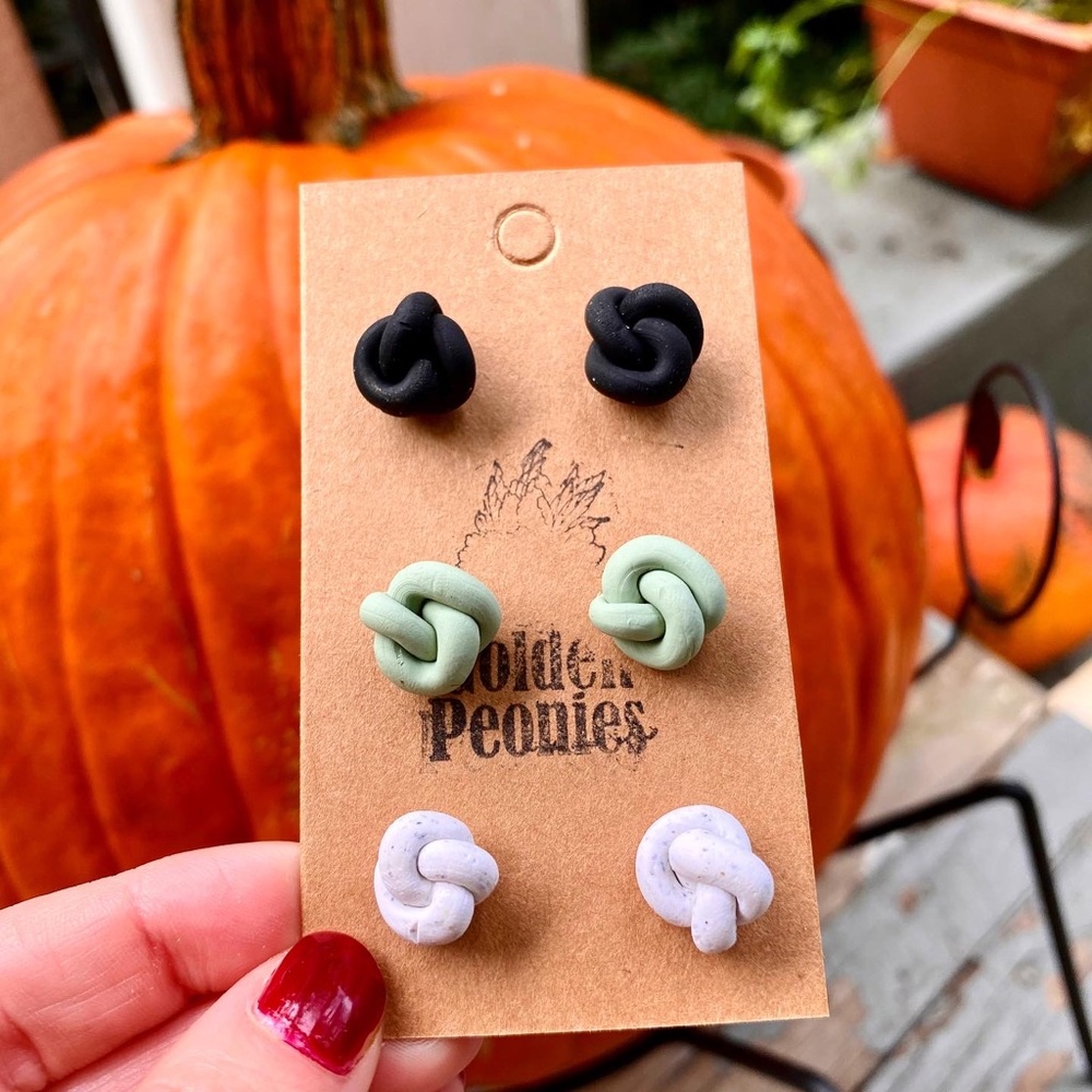 Clay Knot stud pack